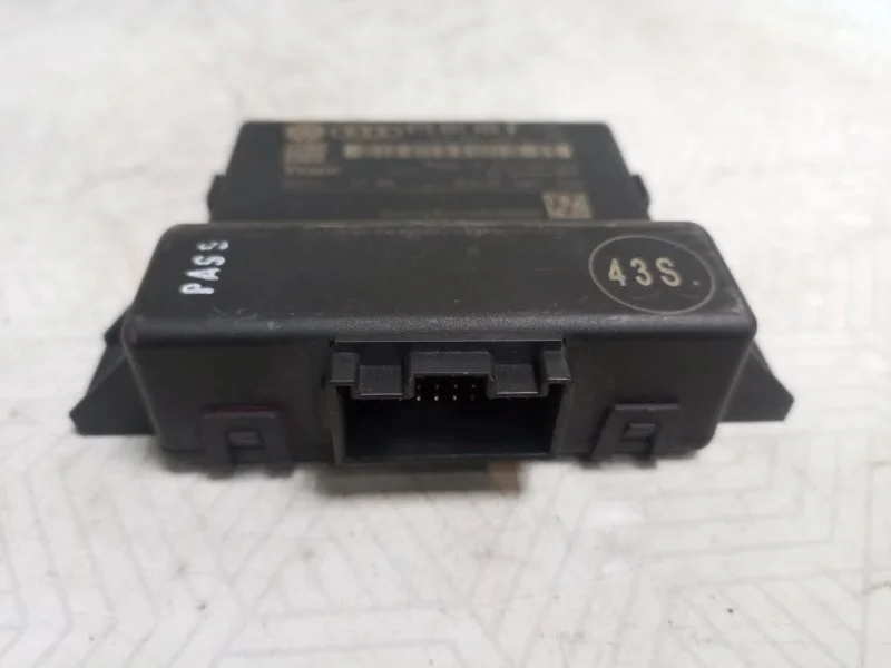 Блок управления Audi A5 2009 8T