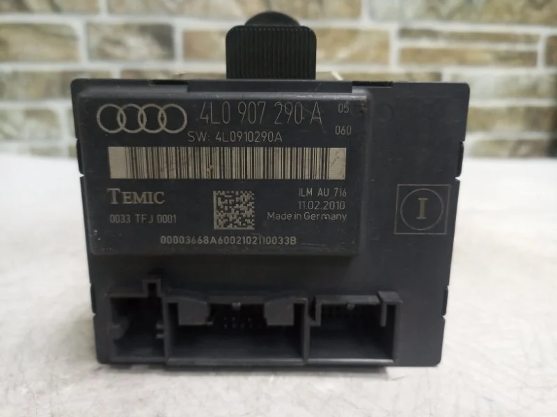 Блок управления дверьми Audi Q7 2010 4L