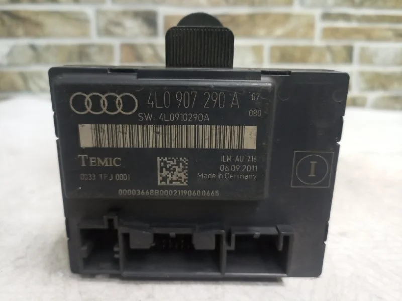 Блок управления дверьми Audi Q7 2011 4L