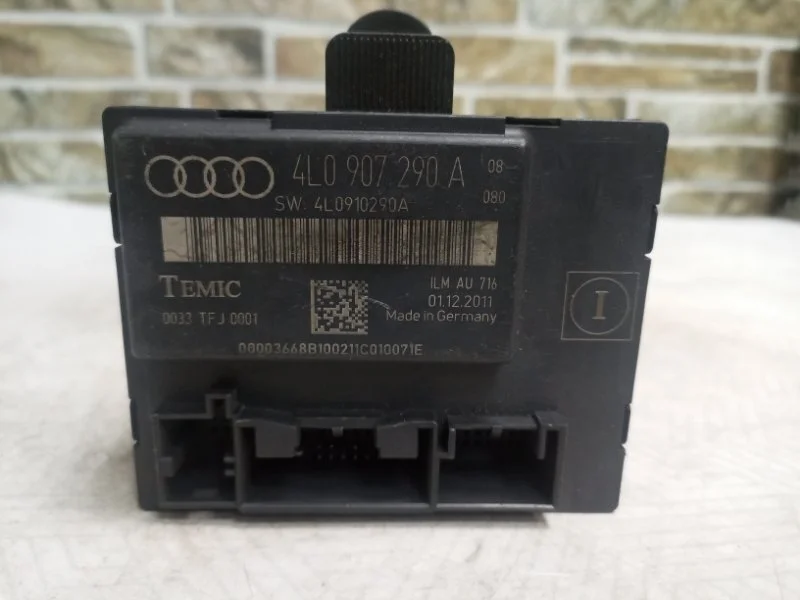 Блок управления дверьми Audi Q7 2011 4L