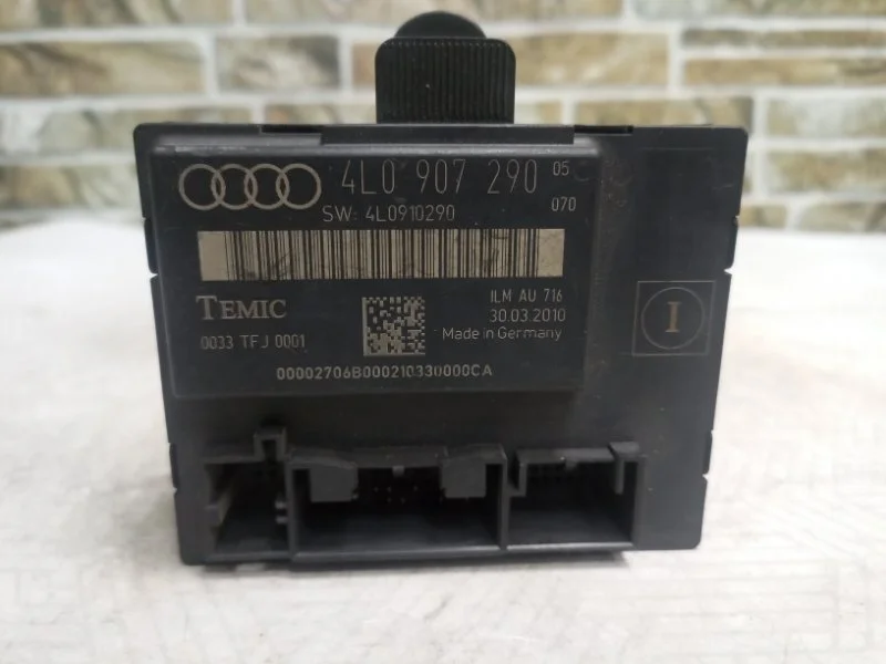 Блок управления дверьми Audi Q7 2010 4L