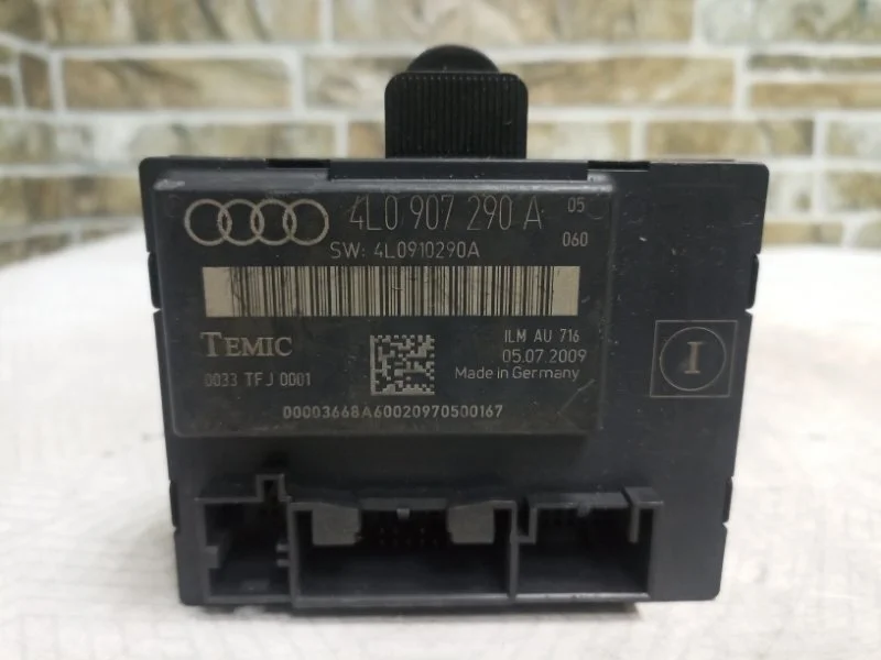 Блок управления дверьми Audi Q7 2009 4L