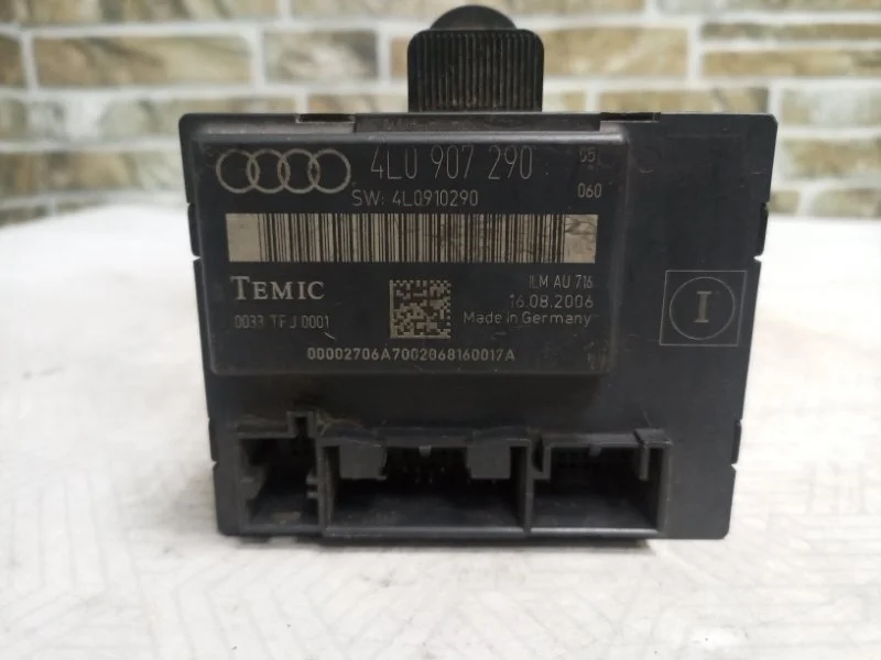 Блок управления дверьми Audi Q7 2006 4L