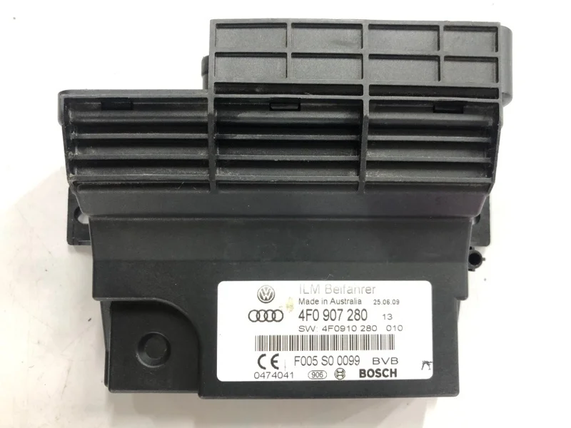 Блок управления бортовой сети Audi A4 b8