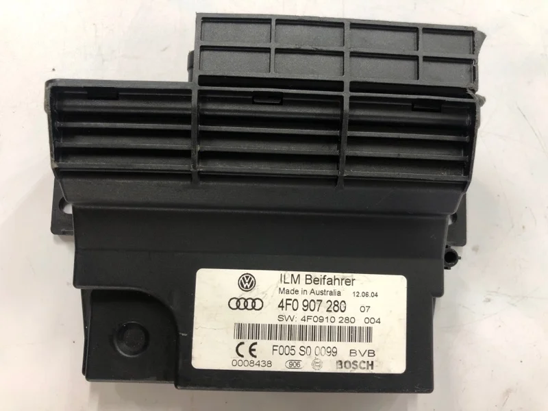 Блок управления бортовой сети Audi A4 b8