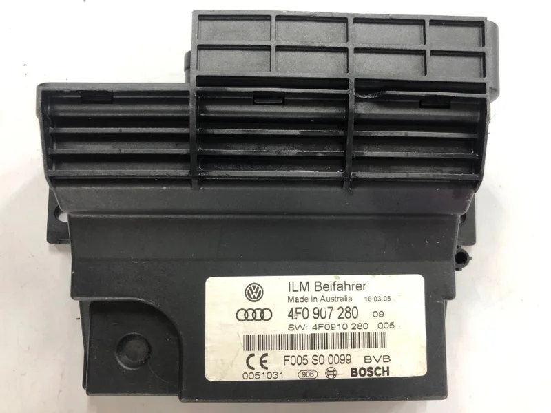 Блок управления бортовой сети Audi A4 b8
