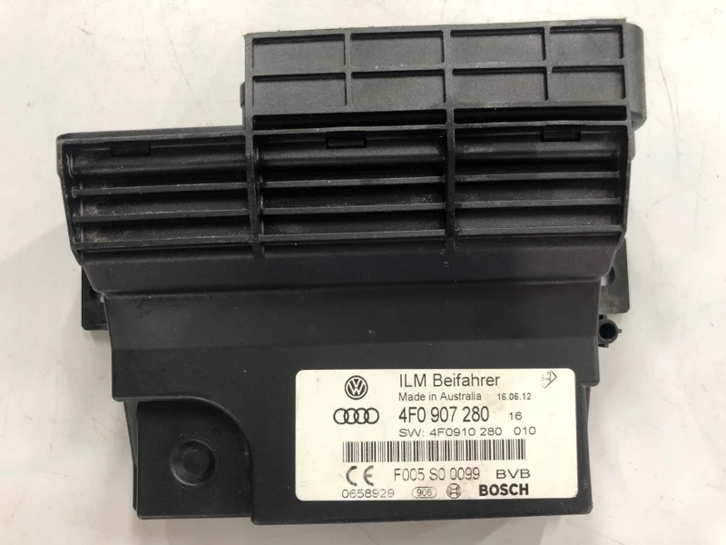 Блок управления бортовой сети Audi A4 b8