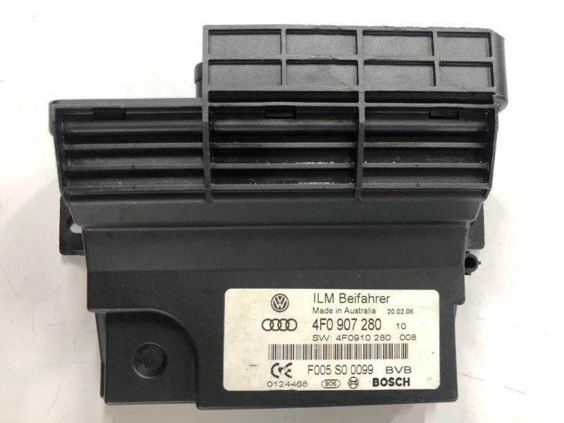 Блок управления бортовой сети Audi A4 b8