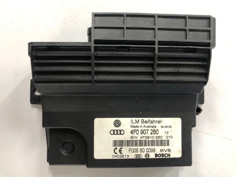 Блок управления бортовой сети Audi A4 b8