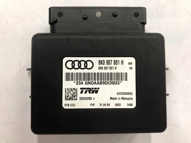 Блок управления стояночным тормозом Audi A4 B8