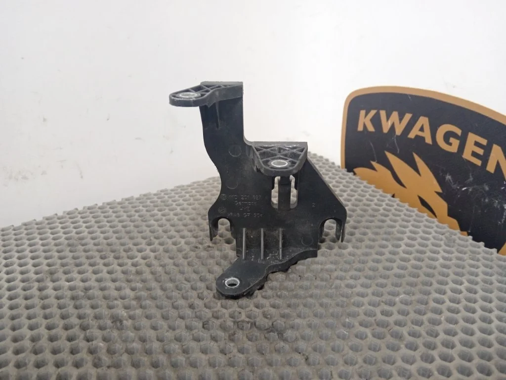 Кронштейн абсорбера Volkswagen Golf