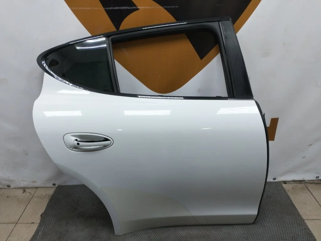 Дверь Porsche Panamera 2013 970