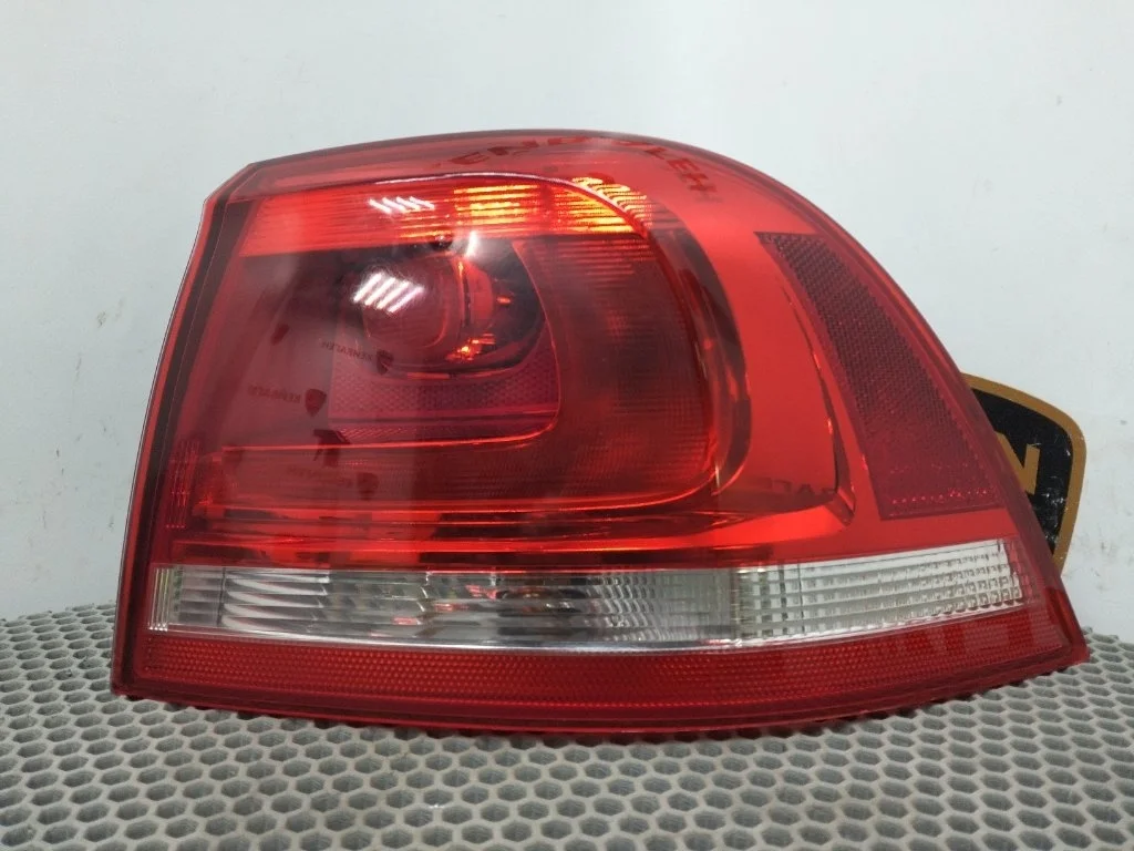 Фонарь задний внешний Volkswagen Touareg 2011 7P