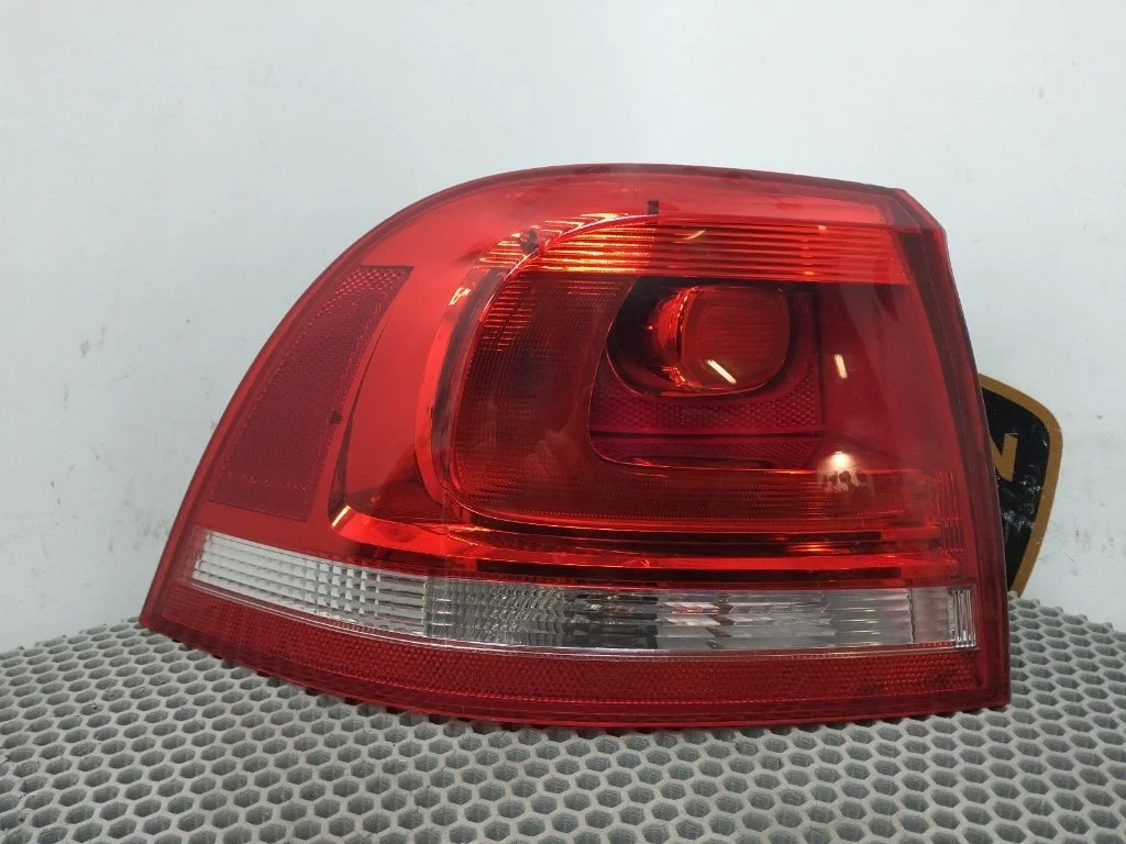 Фонарь задний внешний Volkswagen Touareg 2011 7P