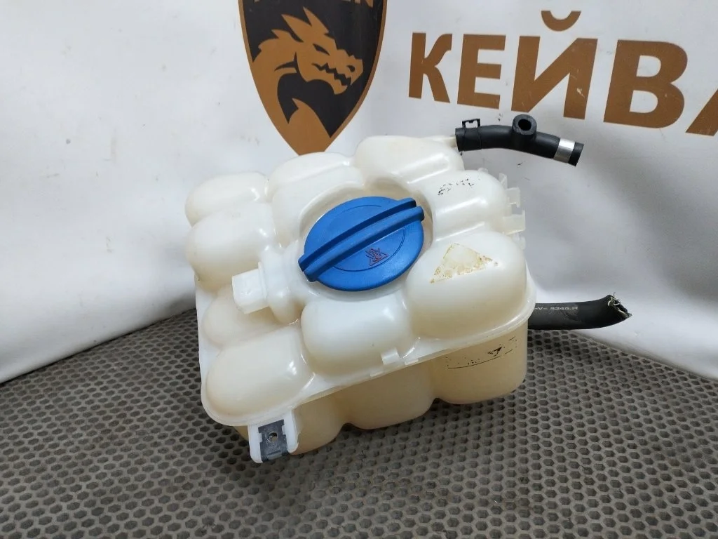 Бачок расширительный Volkswagen Touareg 2011 7P