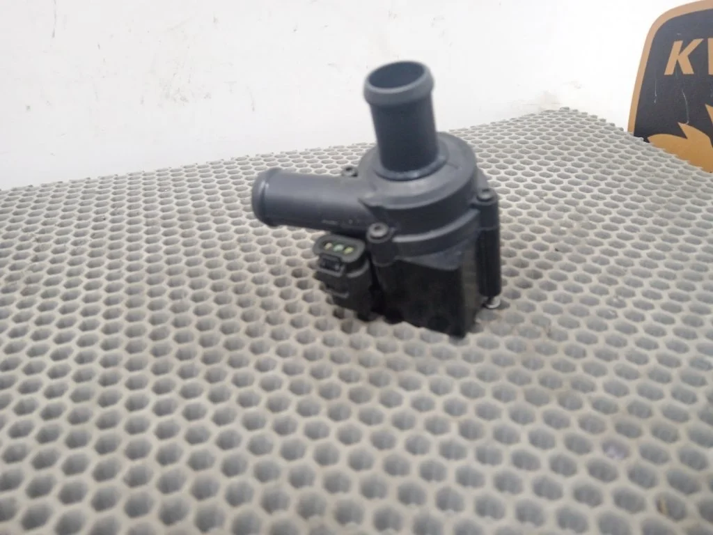 Помпа дополнительная Audi A8 2016 D4