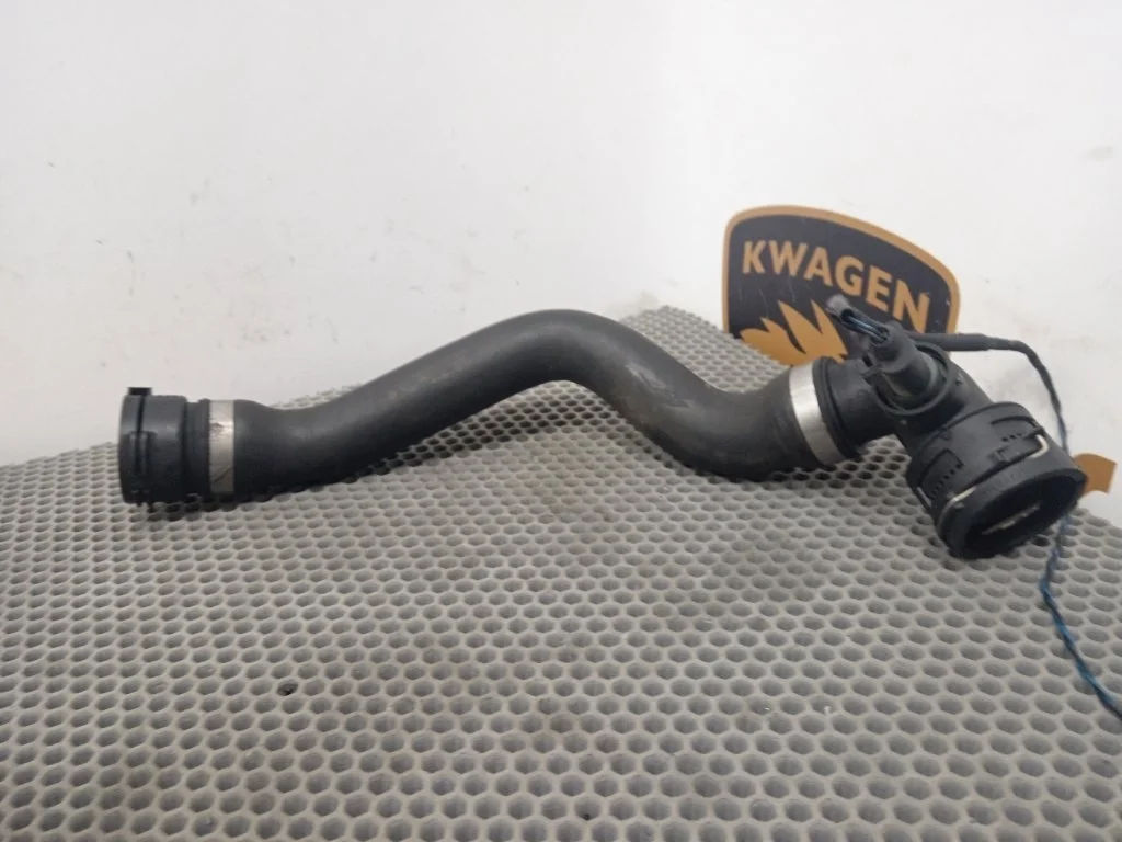 Патрубок системы охлаждения Volkswagen Touareg 2011 7P