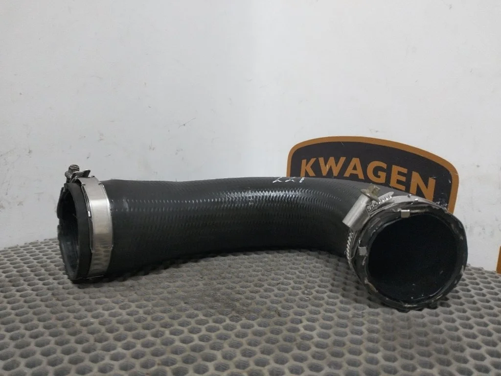 Патрубок интеркулера Audi Q5 2013 8R