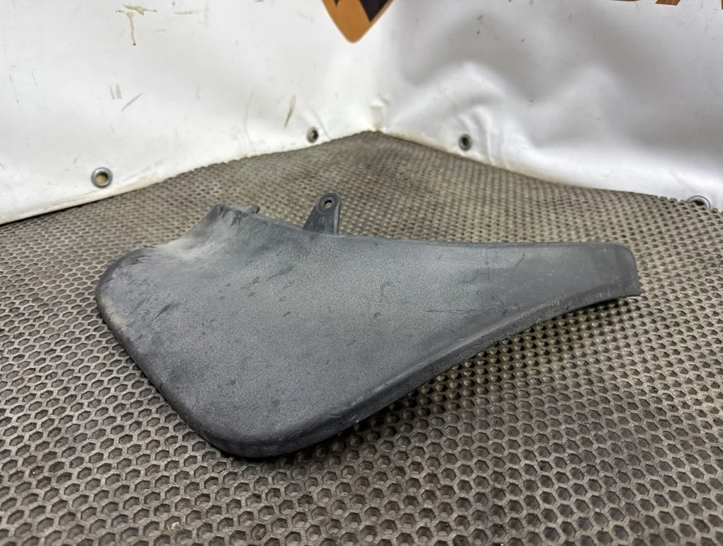 Брызговик Volkswagen Touareg 2011 7P