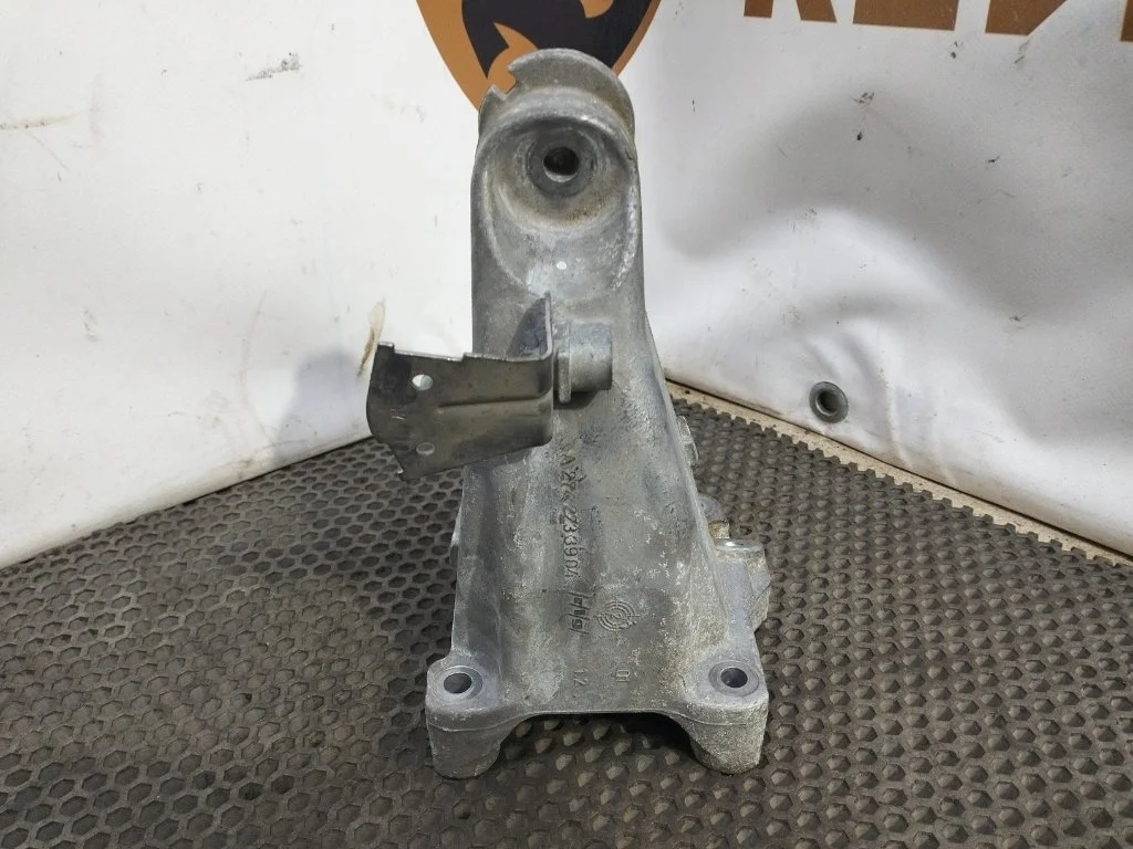 Кронштейн двигателя Mercedes-Benz -Class 2013 W212