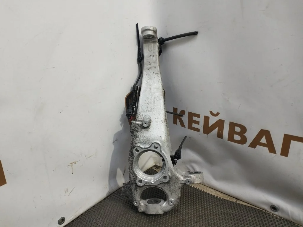 Кулак поворотный Volkswagen Touareg 2012 7P