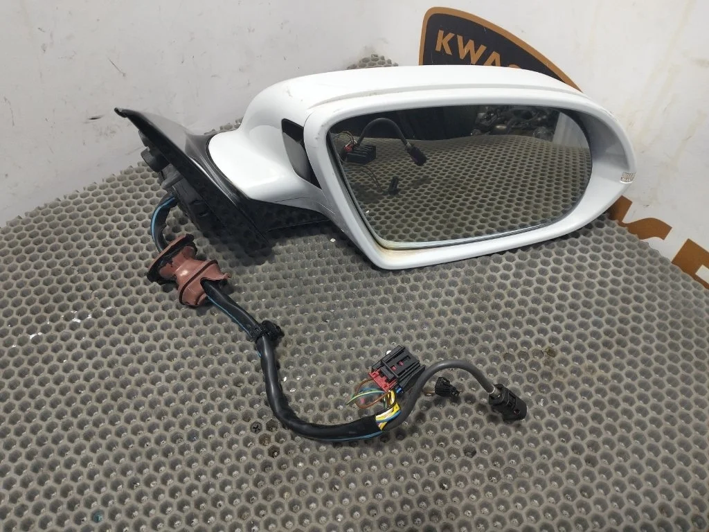 Зеркало Audi A8 2016 D4