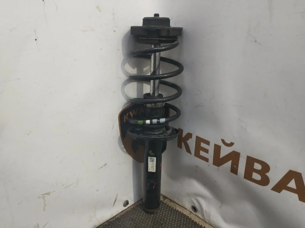 Амортизатор подвески Audi Q3 2013 8U