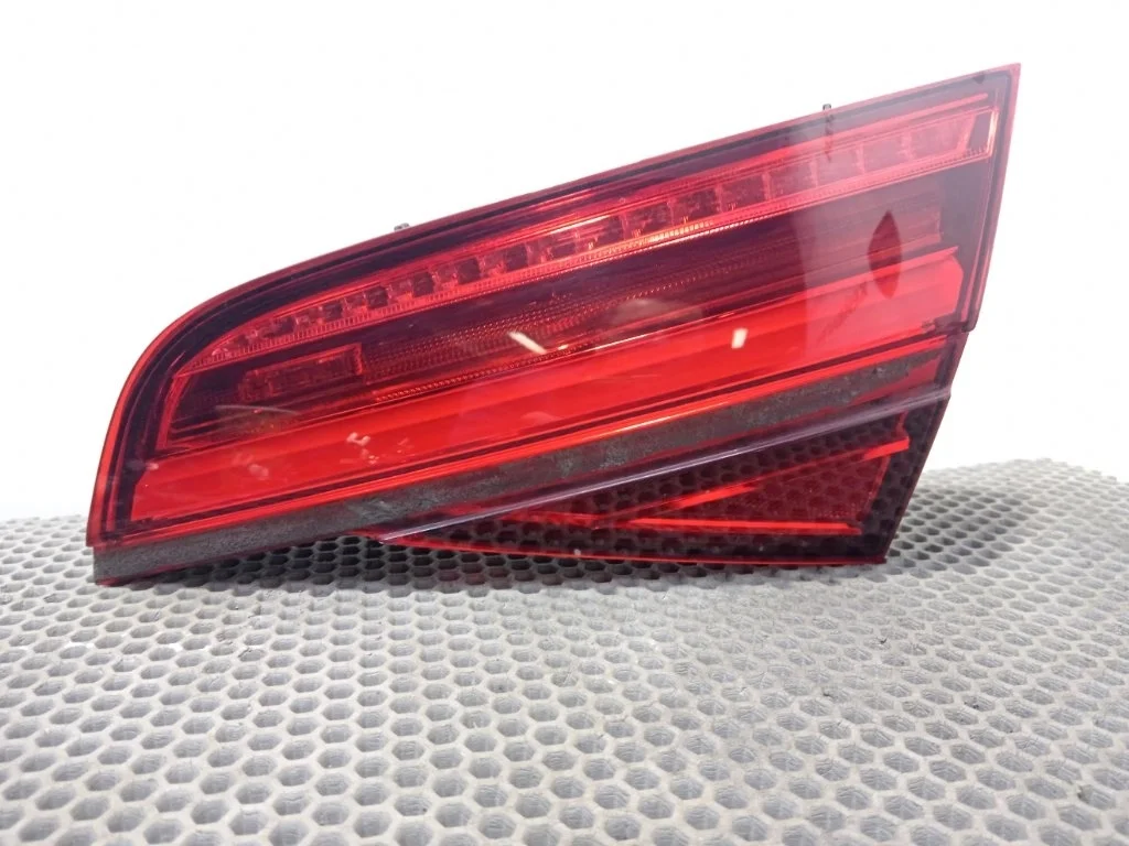 Фонарь задний внутренний Audi A8 2016 D4