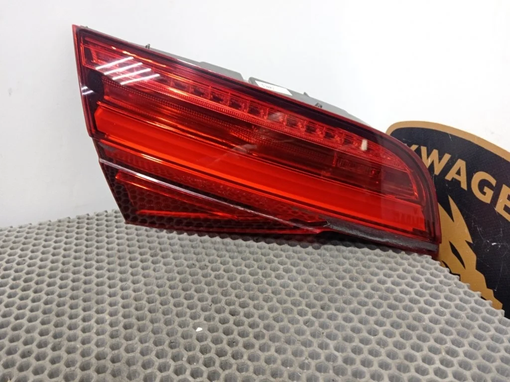 Фонарь задний внутренний Audi A8 2016 D4