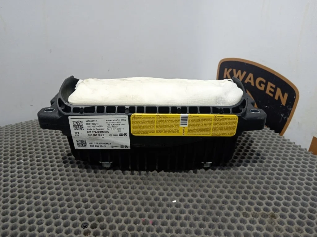 Подушка безопасности пассажира Audi Q3 2013 8U