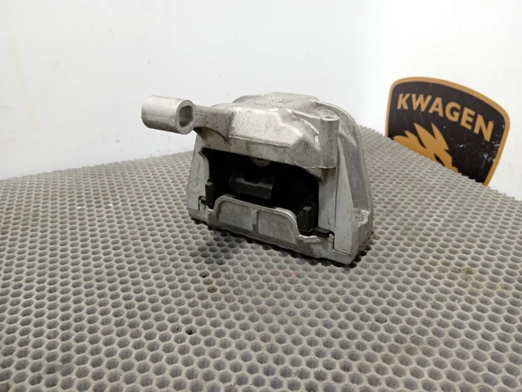 Подушка двигателя Audi Q3 2013 8U