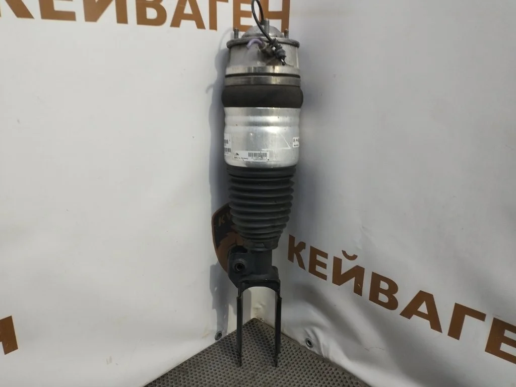 Пневмоамортизатор подвески Volkswagen Touareg 2011 7P