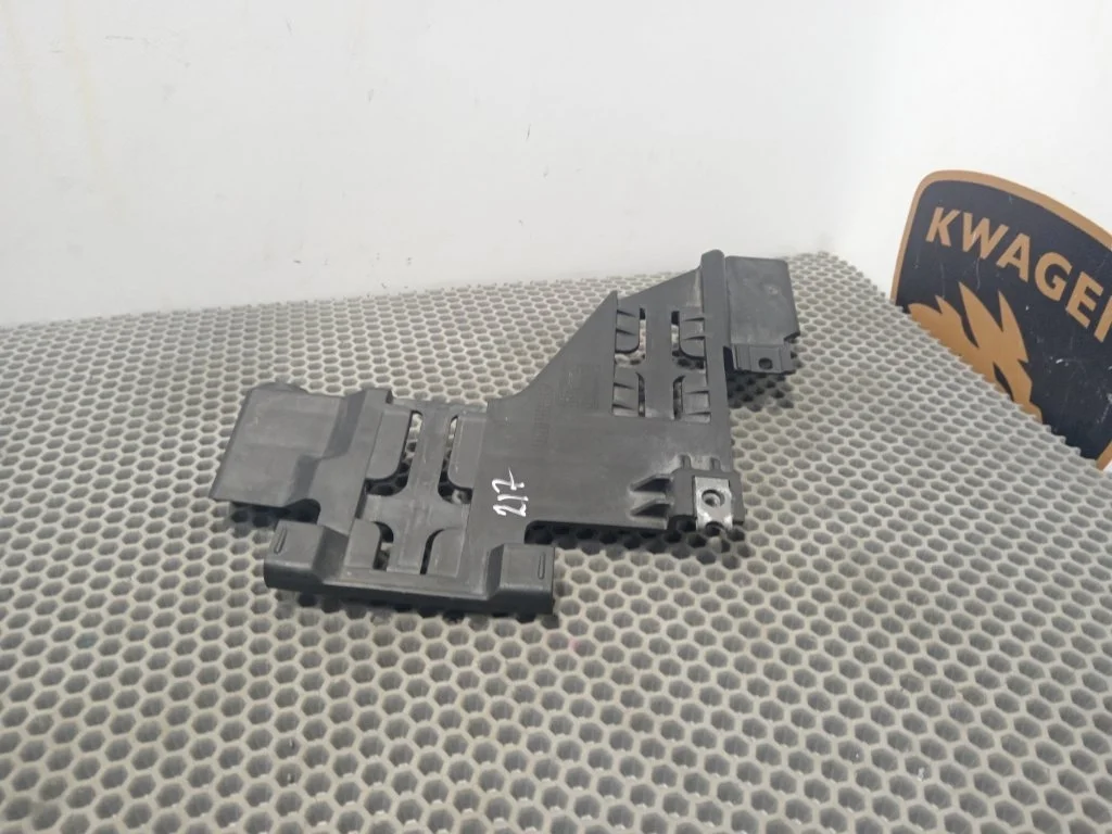 Крепление фары Audi Q5 2009 8R