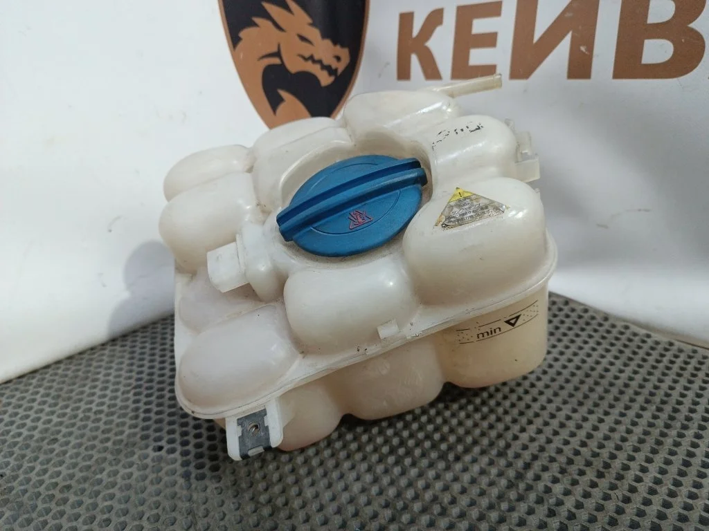 Бачок расширительный Volkswagen Touareg 2011 7P