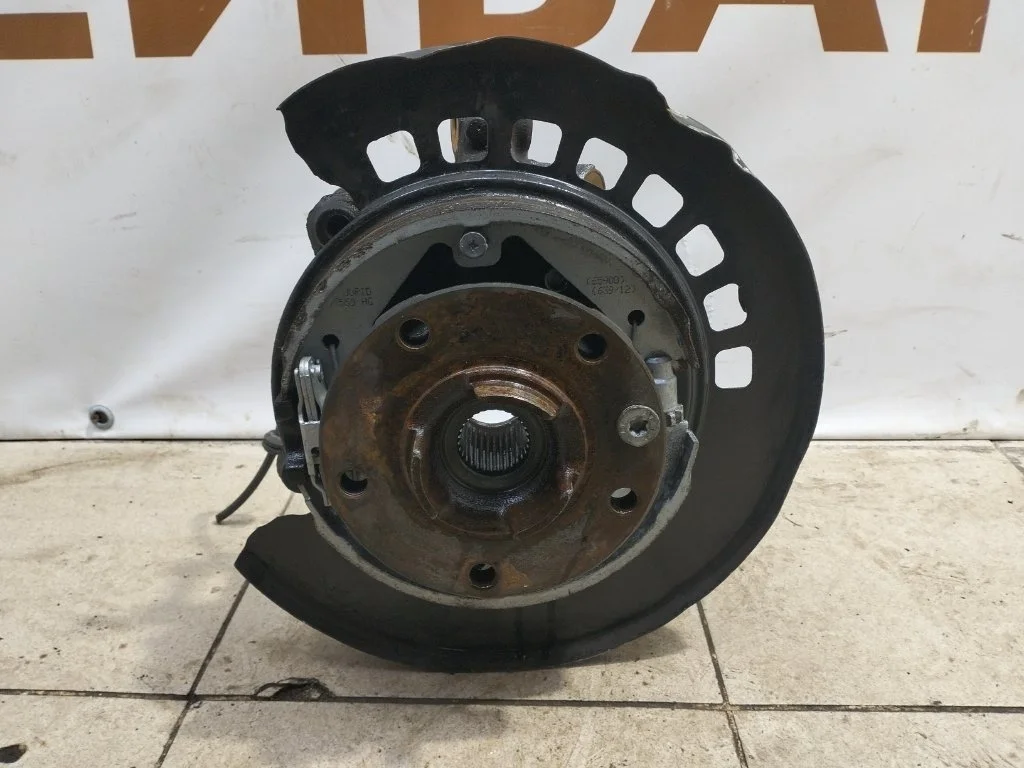 Кулак поворотный Audi Q7 2010 4L