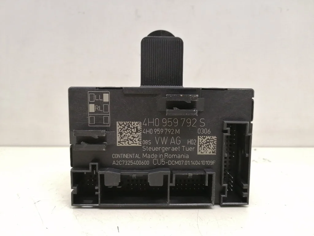 Блок управления двери Volkswagen Touareg 2012 7P