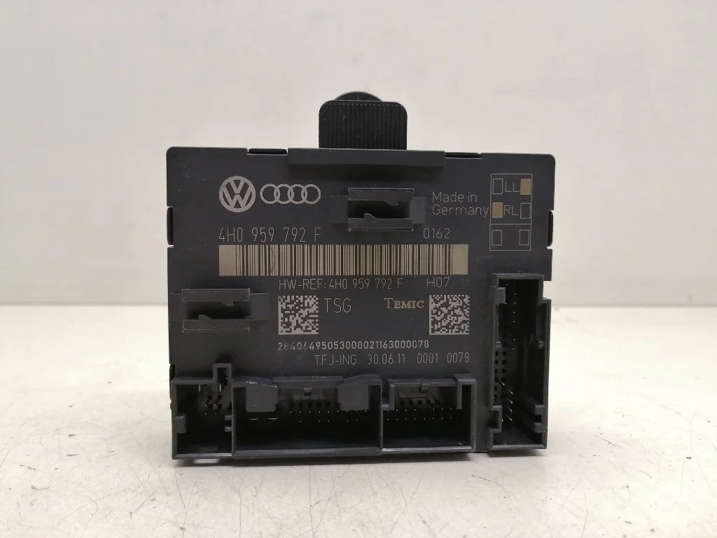 Блок управления двери Volkswagen Touareg 2011 7P
