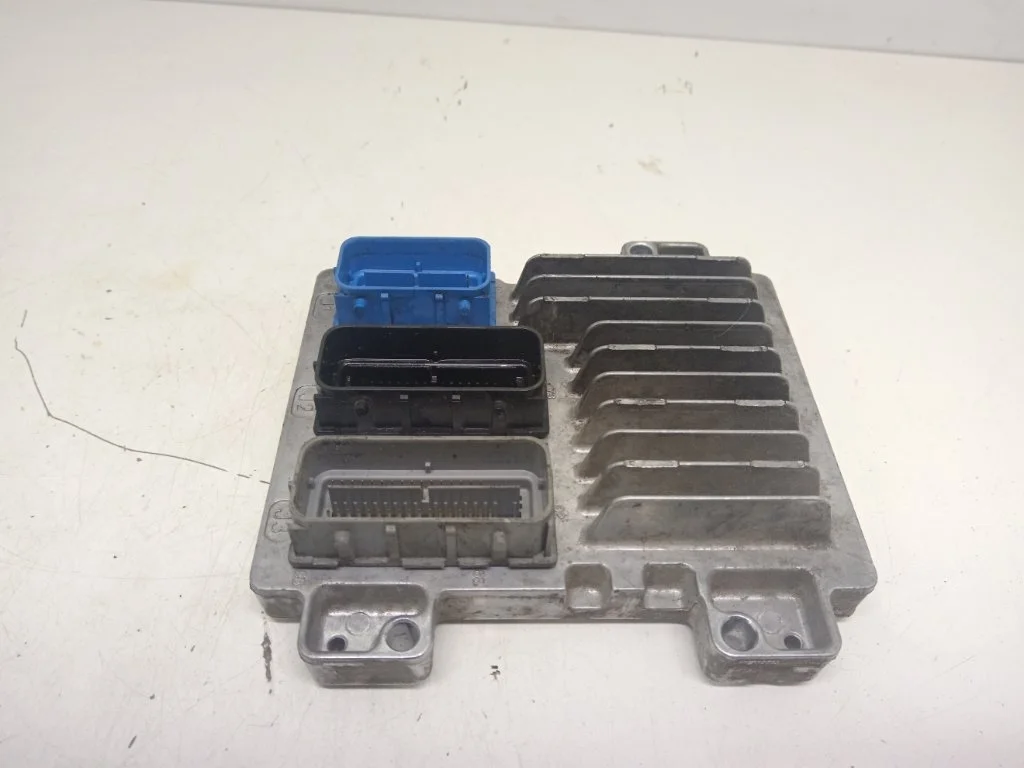 Блок управления двигателем Opel Astra 2012 J