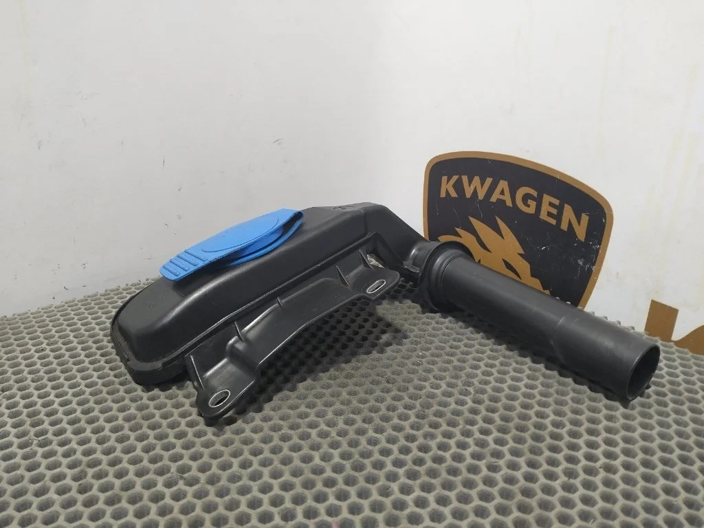 Горловина бачка стеклоомывателя Audi Q5 2009 8R