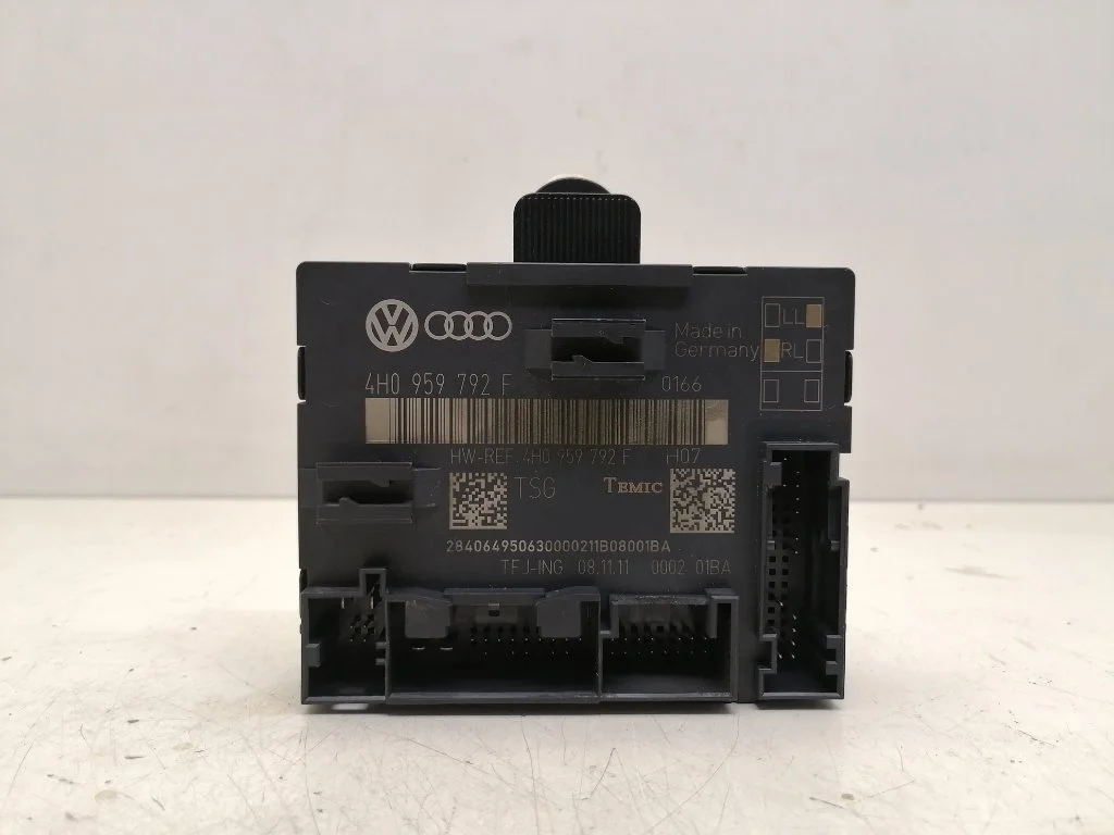 Блок управления двери Volkswagen Touareg 2011 7P