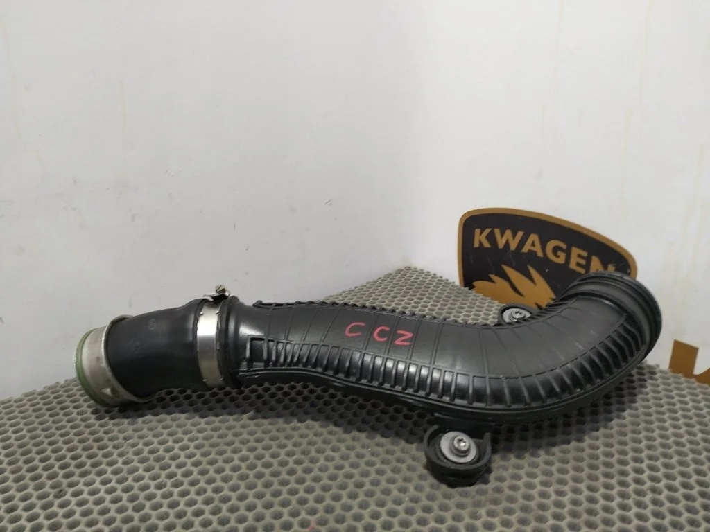 Патрубок интеркулера Audi Q3 2013 8U