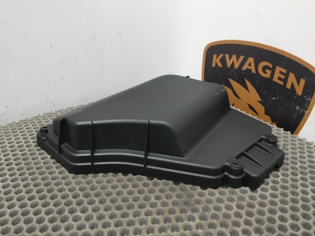 Крышка блока предохранителей Audi A8 2016 D4