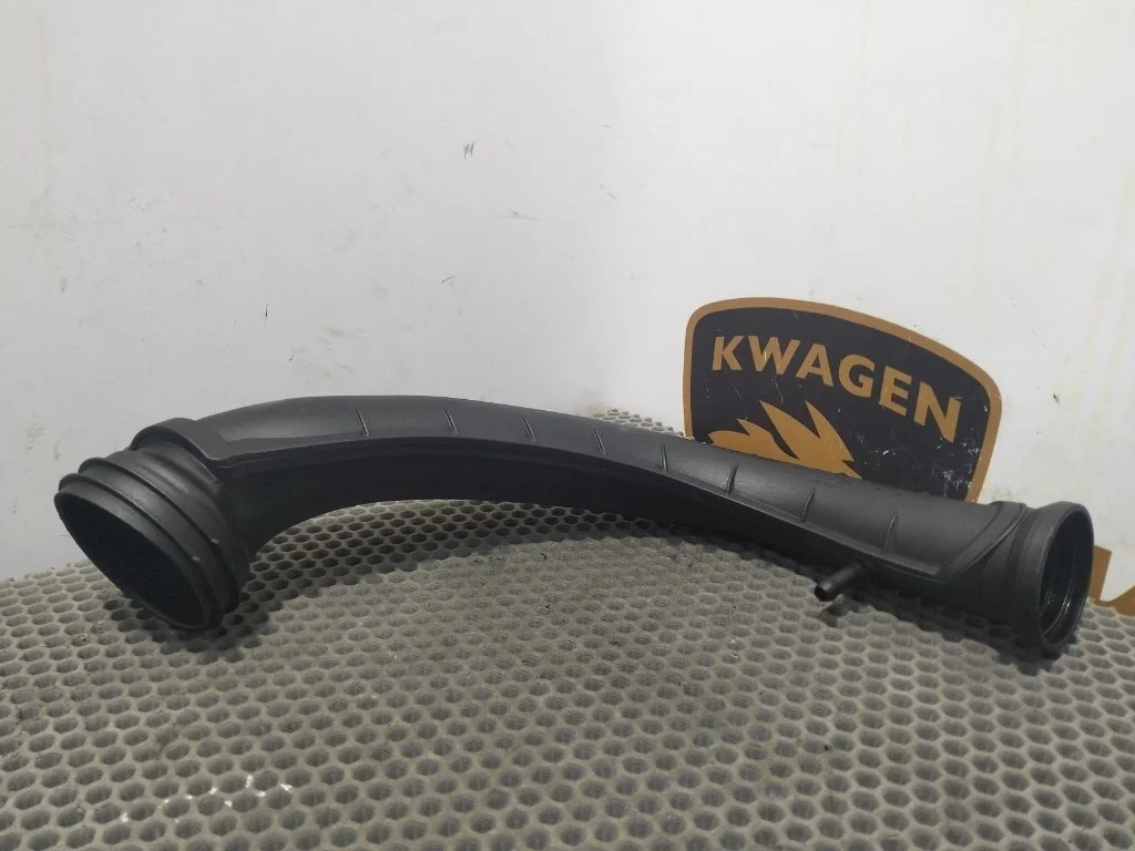 Патрубок воздушного фильтра Volkswagen Touran 2012