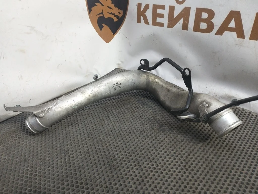 Патрубок интеркулера Volkswagen Touran 2012