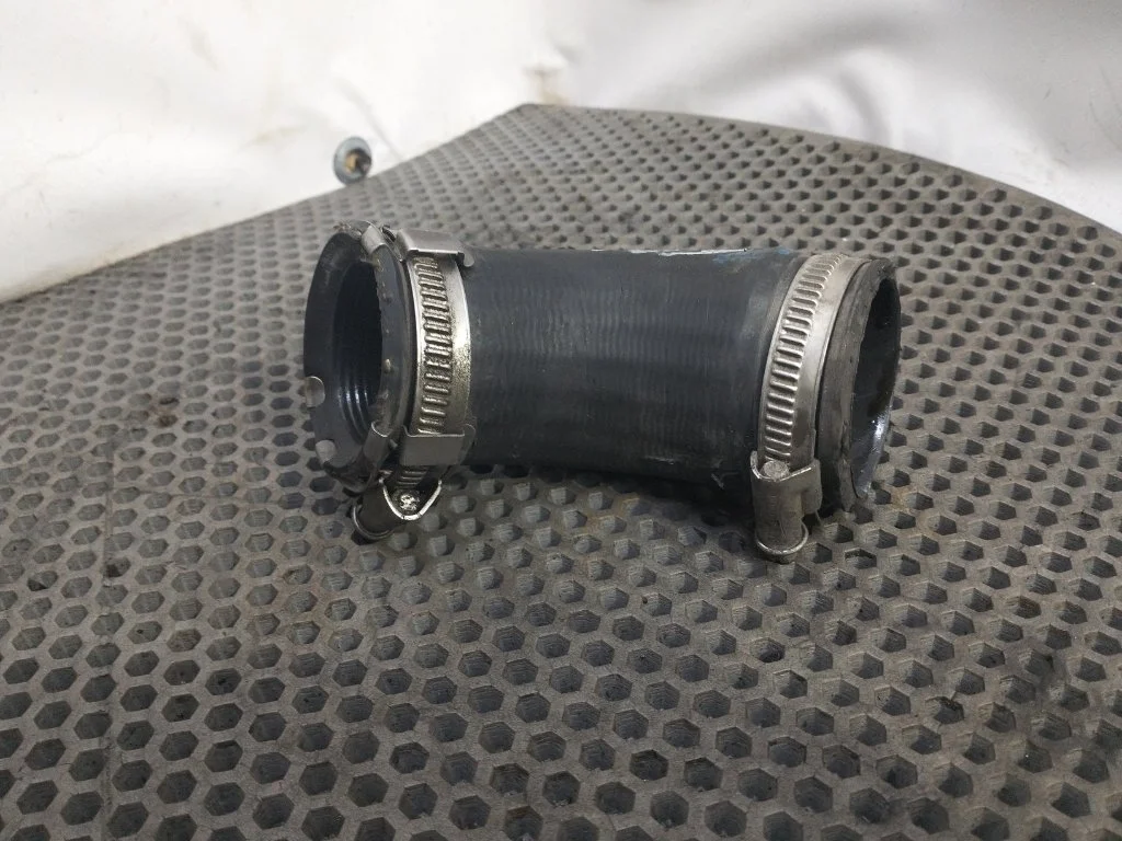 Патрубок интеркулера Volkswagen Touran 2012