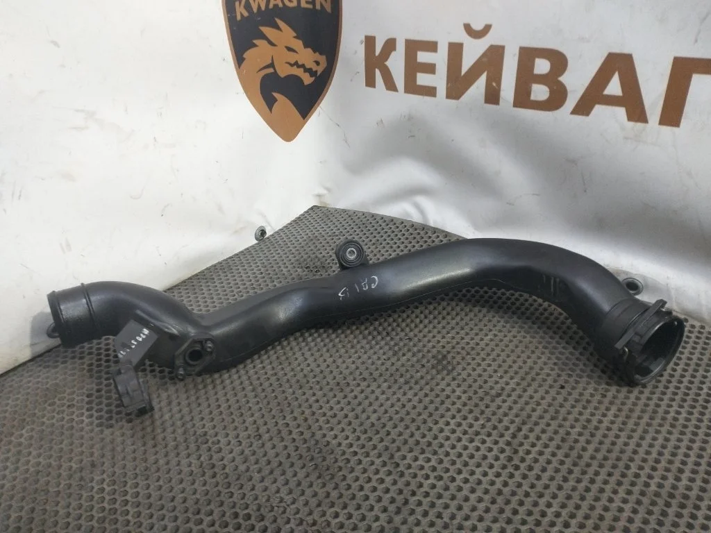 Патрубок интеркулера Volkswagen Touran 2012