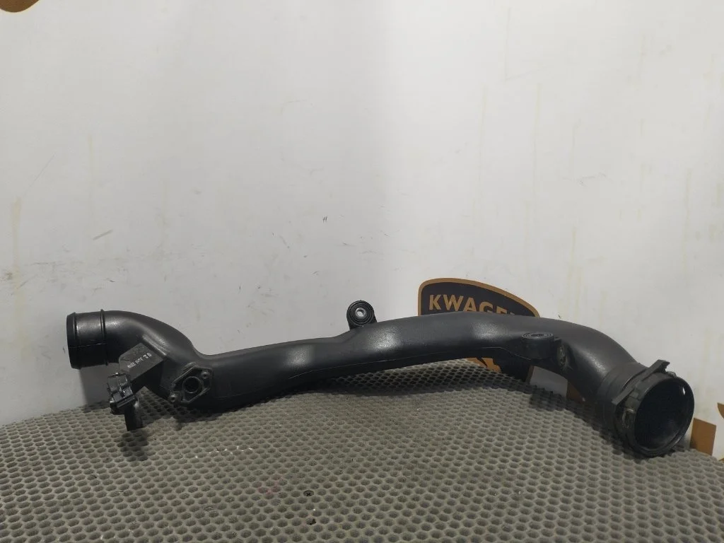 Патрубок интеркулера Volkswagen Touran 2012