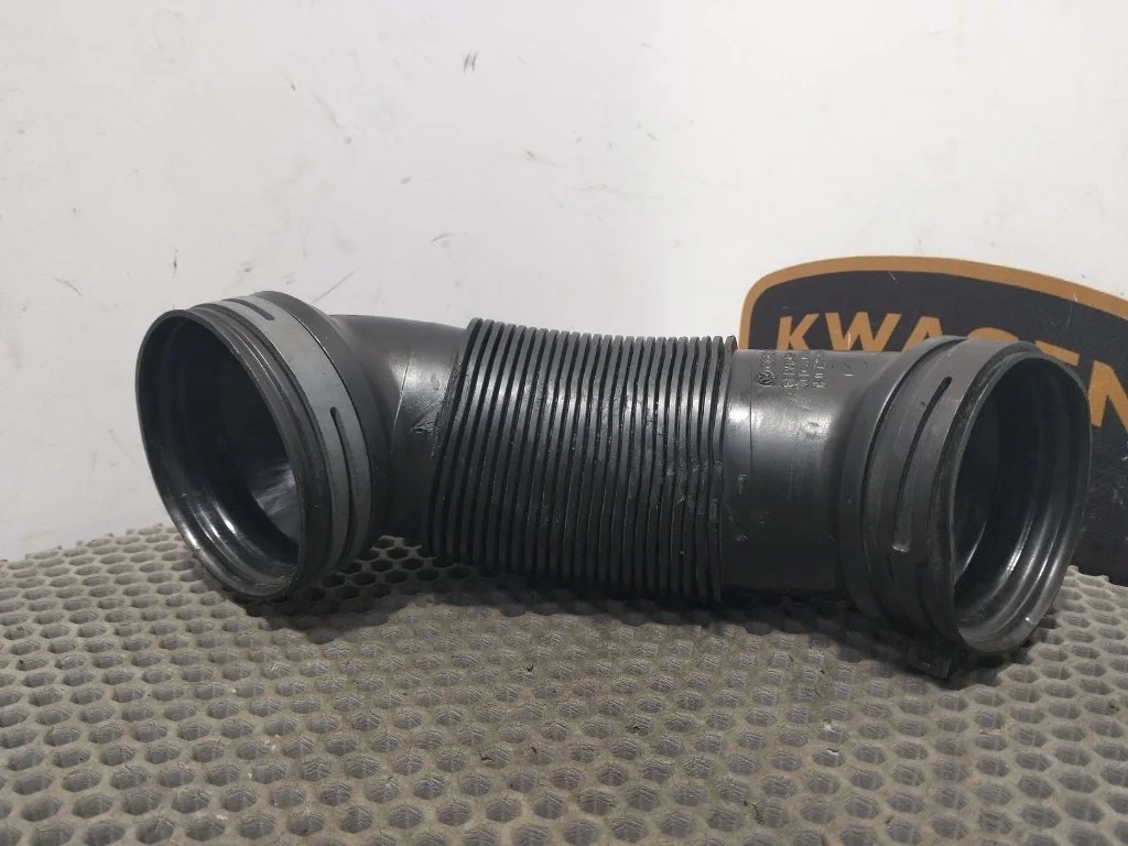 Патрубок воздушного фильтра Volkswagen Passat 2013 B7