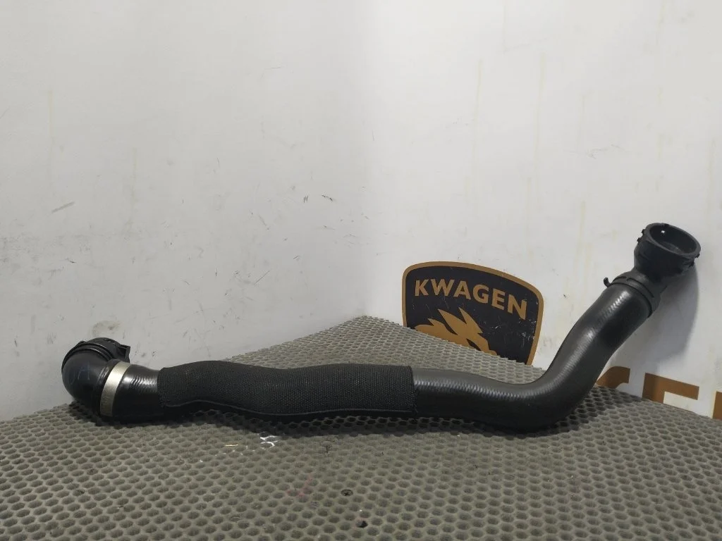 Патрубок системы охлаждения Volkswagen Passat 2013 B7