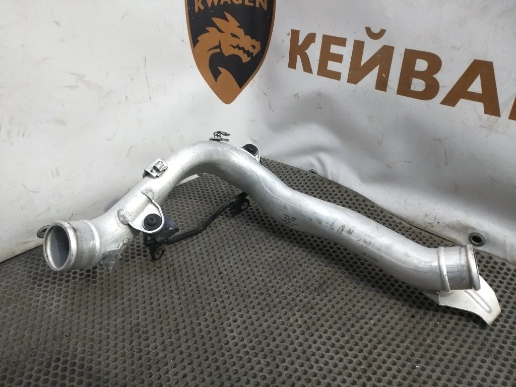 Патрубок интеркулера Volkswagen Touran 2012